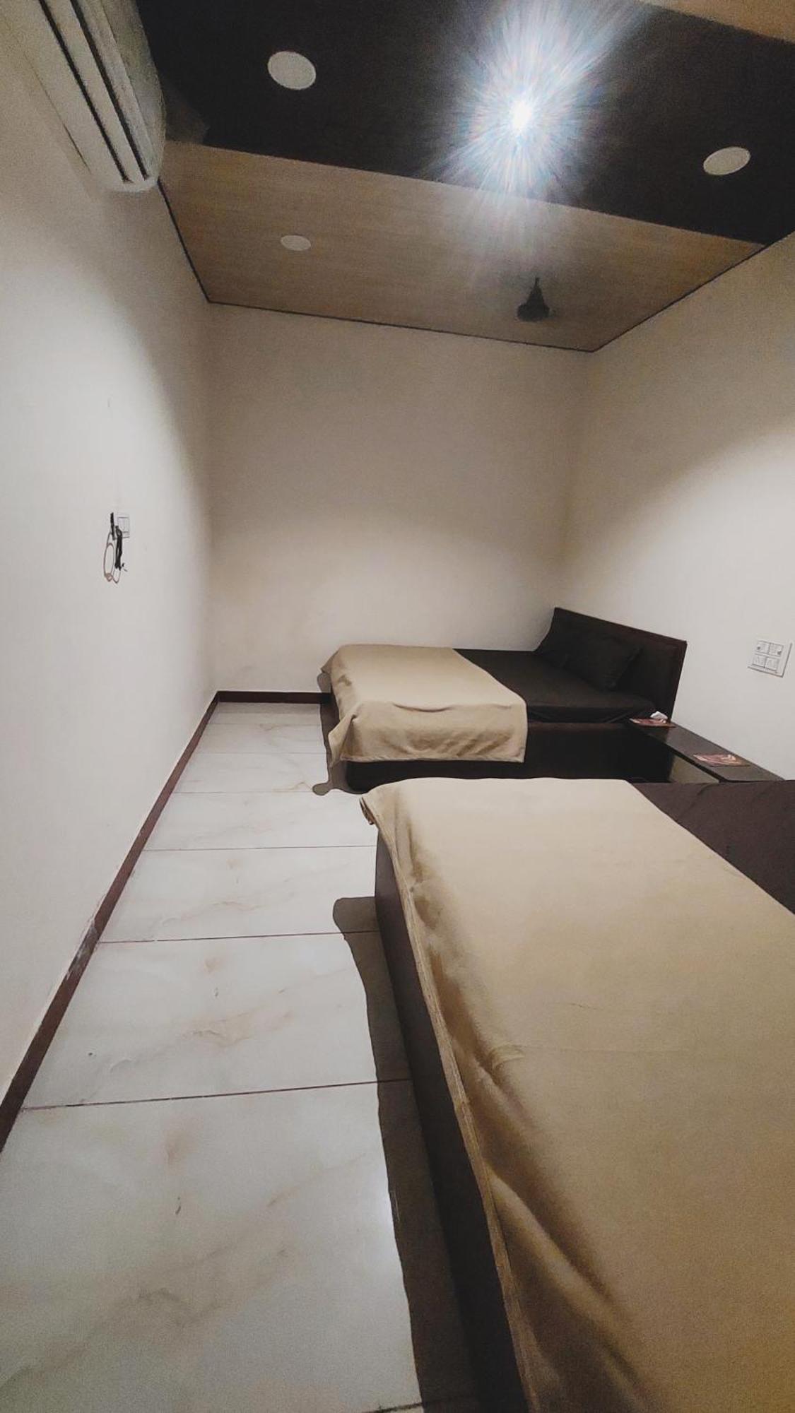 Hotel Prakash Palace 乌贾因 外观 照片