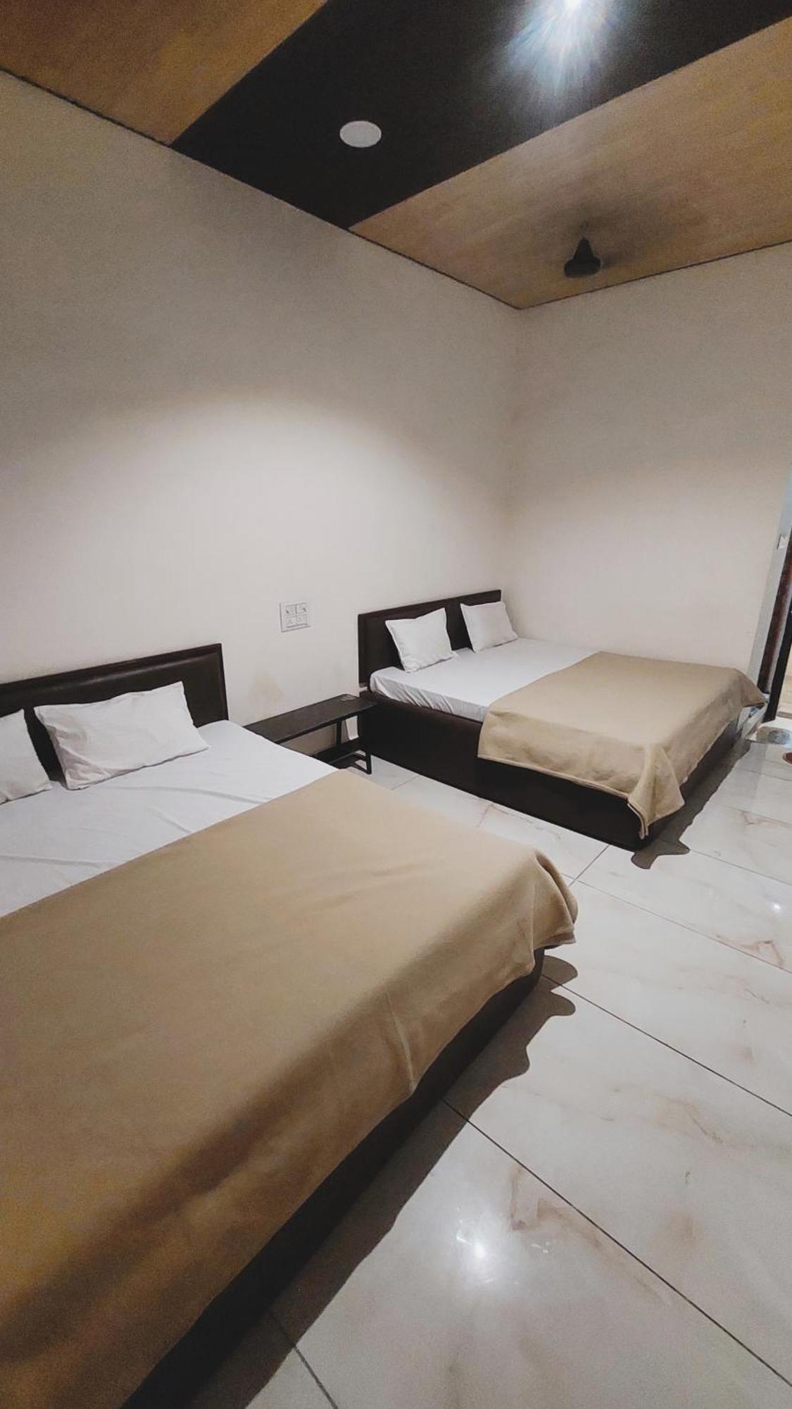 Hotel Prakash Palace 乌贾因 外观 照片